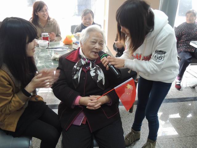 老人即兴演唱 老人即兴演唱