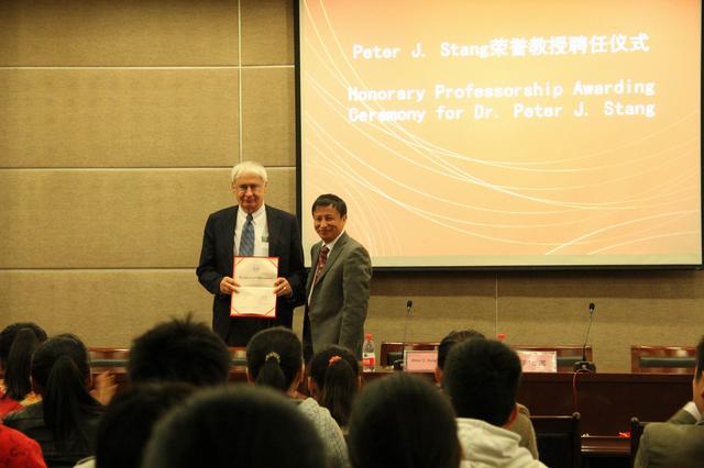Stang教授重庆时时彩
&ldquo;荣誉教授&rdquo;受聘仪式