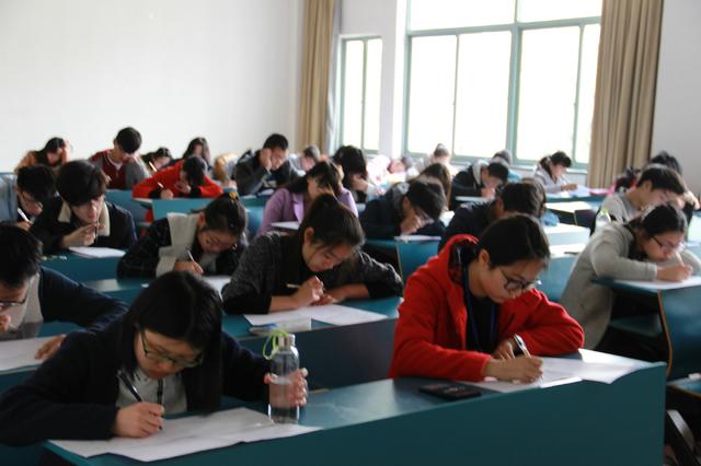 认真答题