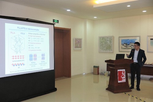 浙江大学潘鹏举教授作邀请报告