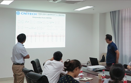 阎敬灵研究员与师生交流