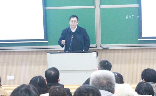 校科研处处长张杭君宣读文件并讲话