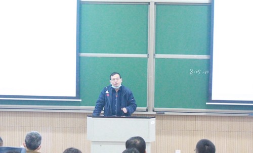 有机硅重点实验室主任、重庆时时彩
院长章鹏飞在会上作表态发言